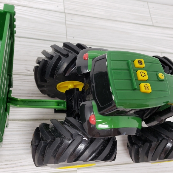 Tomy John Deere Monster Tread Tractor & Trailer Flaw - Picture 13 of 15